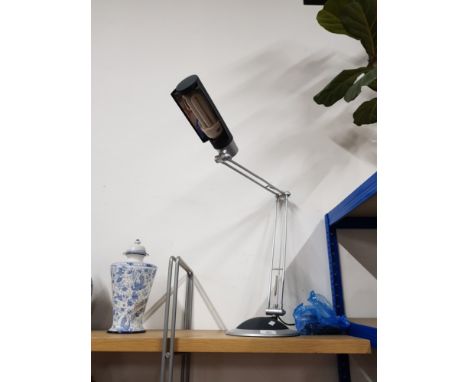 MODERN DESK LIGHT