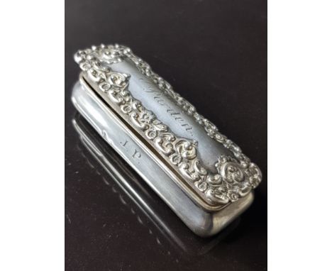 HALLMARKED BIRMINGHAM SILVER SNUFF BOX MAKER H.M 39.3G