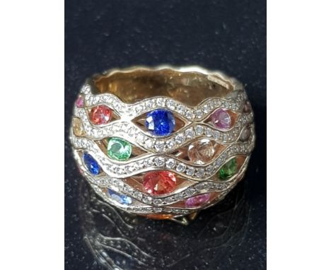 18CT GOLD MULTI STONE FANCY DIAMOND AND SAPPHIRE RING SIZE N