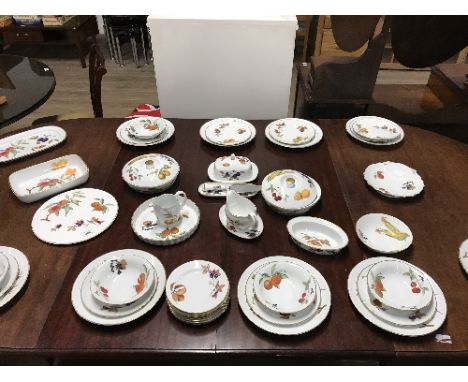 ROYAL WORCESTER 'EVESHAM' DINNER WARE (47)