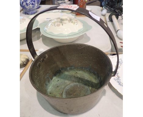 Small brass jam pan with steel handle, D: 22 cm. P&amp;P Group 2 (£18+VAT for the first lot and £3+VAT for subsequent lots) 
