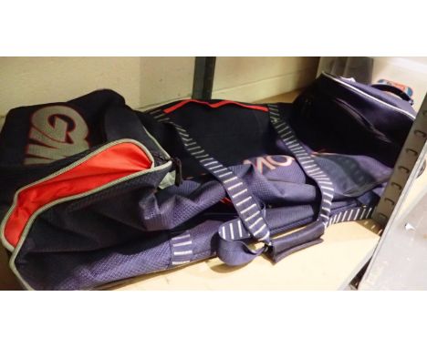 Gunn &amp; Moore Maxi Wheel cricket bag. P&amp;P Group 2 (£18+VAT for the first lot and £3+VAT for subsequent lots) 