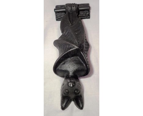 Cast iron bat door knocker, H: 12 cm. P&amp;P Group 1 (£14+VAT for the first lot and £1+VAT for subsequent lots) 