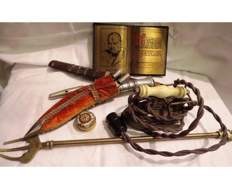 Mixed collectables including knives etc. P&amp;P Group 2 (£18+VAT for the first lot and £3+VAT for subsequent lots) 