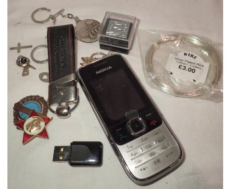 Mixed items to include costume jewellery, mobile phones etc. P&amp;P Group 1 (£14+VAT for the first lot and £1+VAT for subseq