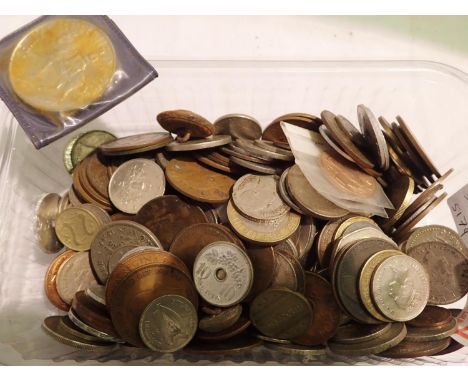 Mixed UK and world coins. P&amp;P Group 1 (£14+VAT for the first lot and £1+VAT for subsequent lots) 