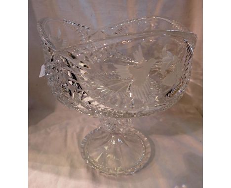 Footed crystal centre bowl with etched bird design, H: 25 cm. P&amp;P Group 3 (£25+VAT for the first lot and £5+VAT for subse