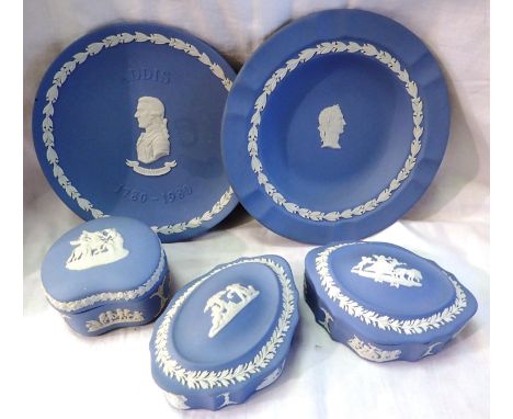 Collection of Wedgwood powder blue jasperware (5). P&amp;P Group 2 (£18+VAT for the first lot and £3+VAT for subsequent lots)