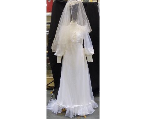Vintage wedding dress with veil, approximate size 8, mannequin not include P&amp;P Group 2 (£18+VAT for the first lot and £3+