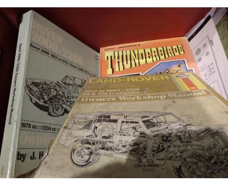 Quantity of vintage vehicle manuals and others. P&amp;P Group 2 (£18+VAT for the first lot and £3+VAT for subsequent lots) 