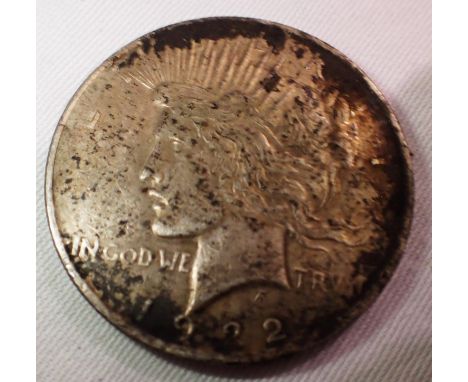 1922 American Peace dollar. P&amp;P Group 1 (£14+VAT for the first lot and £1+VAT for subsequent lots) 