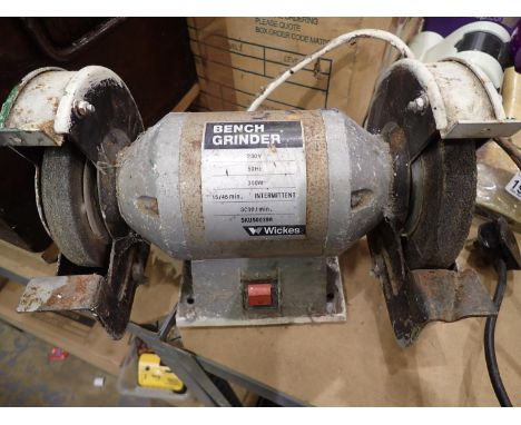 Corded twin head 300w bench grinder. All electrical items in this lot have been PAT tested for safety and have passed. This d