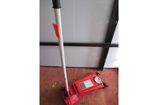 Mac Tools 2 1 2 Ton Hydraulic Service Jack One Pump To Load Red