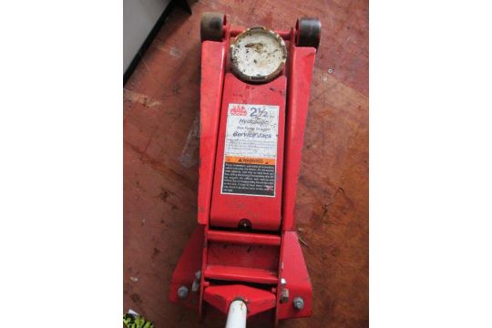 Mac Tools 2 1 2 Ton Hydraulic Service Jack One Pump To Load