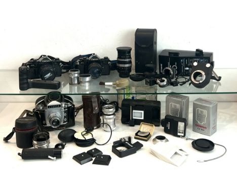 A quantity of vintage 35mm SLR cameras and accessories - including an Exacta Varex IIb with Carl Zeiss Jena Tessar f2.8 50mm 