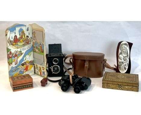 A box of collectables - including a 1930s Voigtlander Brillant camera; a cased pair of Aquilus 8 x 25 binoculars; two pre-war