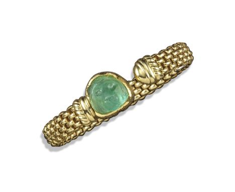 A sprung gold mesh bangle, one terminal mounted with a carved tourmaline lion mask, 44g