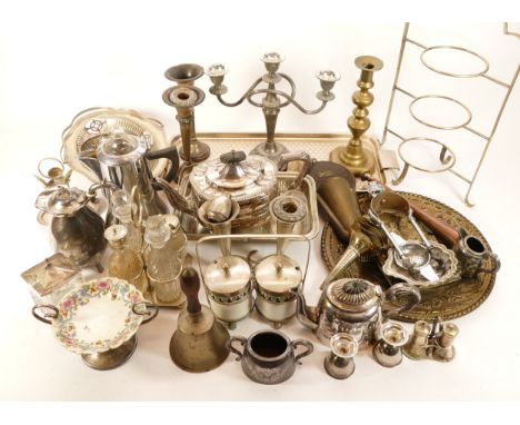 An assortment of decorative metalwares, to include, a chrome Swan coffee pot, a Crescent silver plate and ceramic cruet set, 