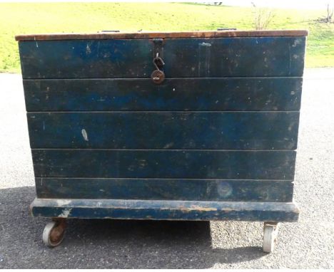 A large wooden portable tool chest with two metal handles to the sides and internal storage tray 97.5cm (W) x 68cm (D) x 81cm