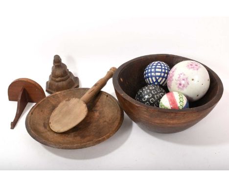 Group of antique treen, including two bowls in elm and sycamore, two wall brackets and a spoon, together with a group of Scot