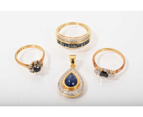 Group of sapphire and diamond jewellery to include a three stone ring, 18ct gold cluster ring, 14ct gold triple band and gold