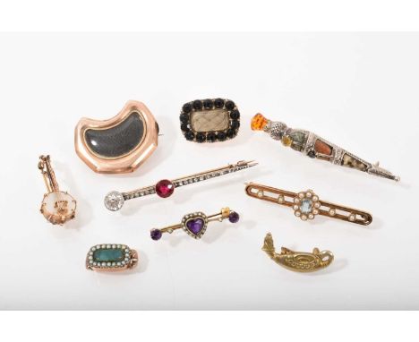 Group of Georgian and antique brooches to include two George III mourning brooches, a similar clasp with seed pearl border, V
