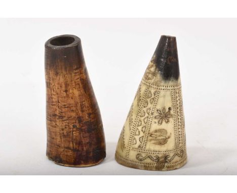 19th century grease horn or stirrup cup, engraved with birds and foliate patterns, 10cm long, together with another antique h