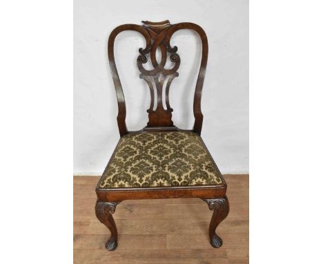 Good quality 18th century style walnut side chair, with pierced scrolling splat and slip in seat on carved cabriole legs and 