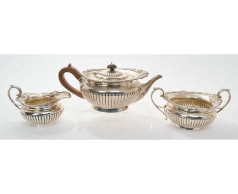 Late Victorian three piece silver teaset, comprising teapot of compressed fluted form, with gadrooned and foliate border and 