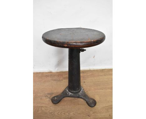 Vintage Singer company machinists' stool, with rising seat