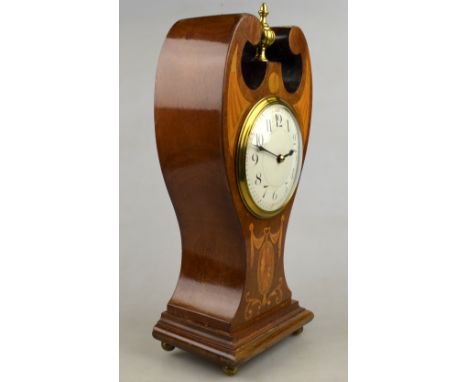 An Edwardian inlaid mahogany balloon-clock with ornate scroll-top and brass finial, drum movement, 29 cm Condition Report Tic