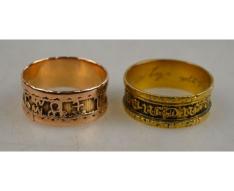 A Georgian mourning ring, 18ct yellow gold and enamel, engraved William Hedges OB 27 August 1823 aged 35 to/w a yellow metal 