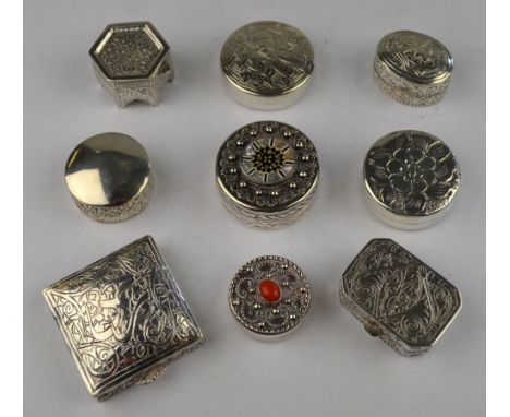 Nine various Egyptian .900 grade pill-boxes with engraved decoration, 6 oz total gross weight Condition Report All in good or