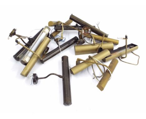 Quantity of assorted brass picture frame light fittings (14)