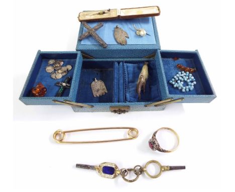 Jewellery box containing assorted items to include an 18ct diamond ring (stone missing), cased stick pin, 9ct brooch pin 4.5g