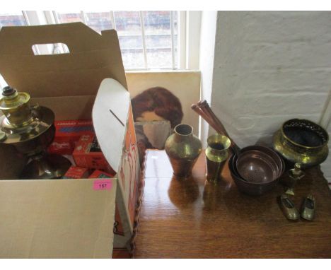 Mixed brass items to include a vintage Aladdin's lamp, boxed 