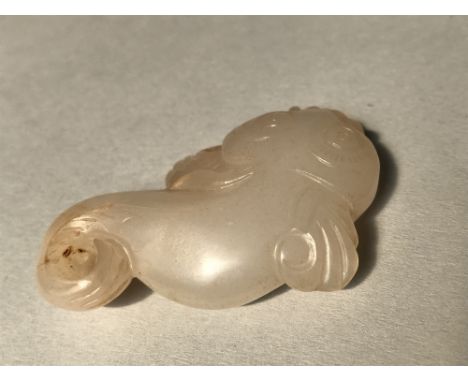 Chinese pale jade carving of a fish 5.5cmL