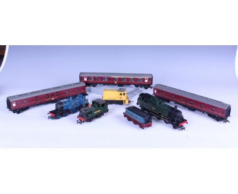 A collection of Tri-ang Railways gauge OO items, including an R.386 locomotive 'Princess Elizabeth' and tender, boxed, five o