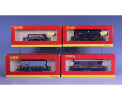 A collection of Hornby gauge OO coaches and goods rolling stock, including five Pullman coaches, six BR coaches, an R.6155 se