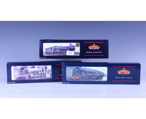 Three Bachmann Branch-Line gauge OO locomotives and tenders, comprising No. 31-307 7813 'Freshford Manor' in BR black, early 