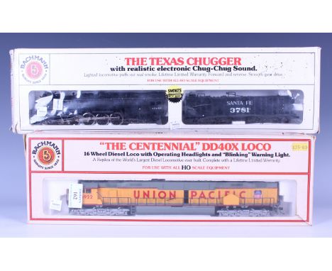 A Bachmann gauge HO No. 11316 4-8-4 locomotive 611 and tender Norfolk &amp; Western, three matching coaches and a luggage van