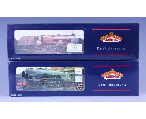 Two Bachmann Branch-Line gauge OO locomotives and tenders, comprising No. 32-555 Class A1 'Kestrel' in BR green, late crest, 