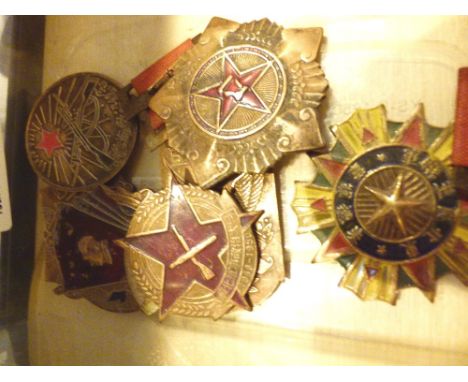 Box of Chinese communist medals in brass, copper and enamel 