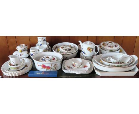 Large quantity of Royal Worcester Evesham dinnerware etc

All in used condition, unchecked 