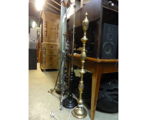 A good quality late Victorian telescopic oil lamp standard with drop in copper font and Messengers number two duplex brass bu