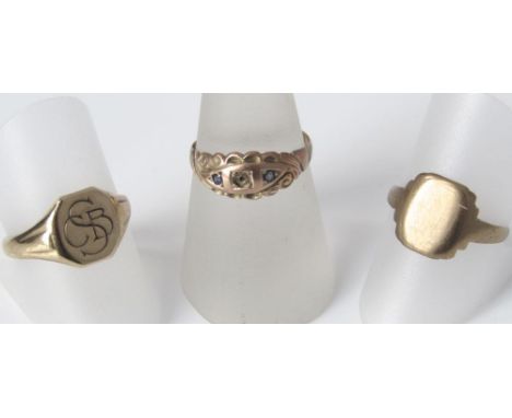 Two 9ct gold gentlemens signet rings (ring size 'R') together with a Victorian gold ladies ring set with small free cut sapph