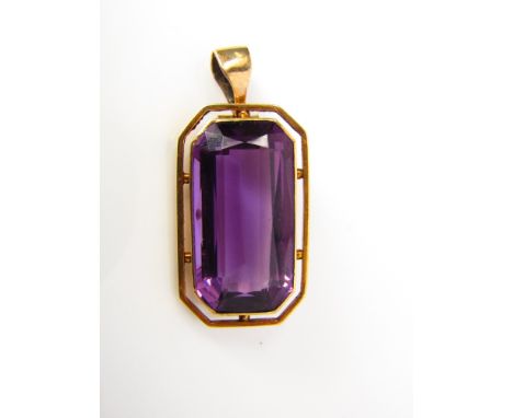 A 15ct gold free cut amethyst pendant 7.9g