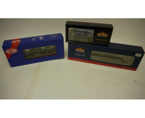 Bachmann and Heljan 00 Gauge BR Diesel Locomotives, Heljan 34111 BR green Class 33 D6577 and Bachmann 32-052A Class 42 Warshi