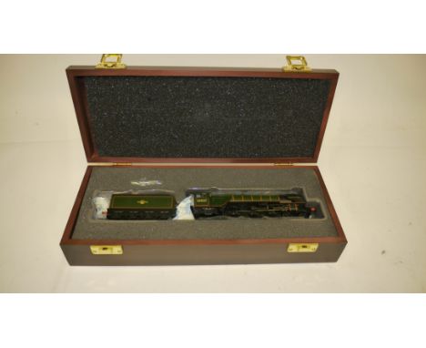 Bachmann 00 Gauge Ltd Ed BR green Class A2 60532 'Blue Peter'  Locomotive and Tender, in original wooden presentation box, VG