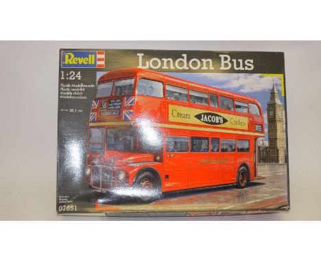 Revell London Bus Model Kit, A boxed Revell 1:24 scale London Bus, 07651 with factory sealed contents and instructions, E, Bo